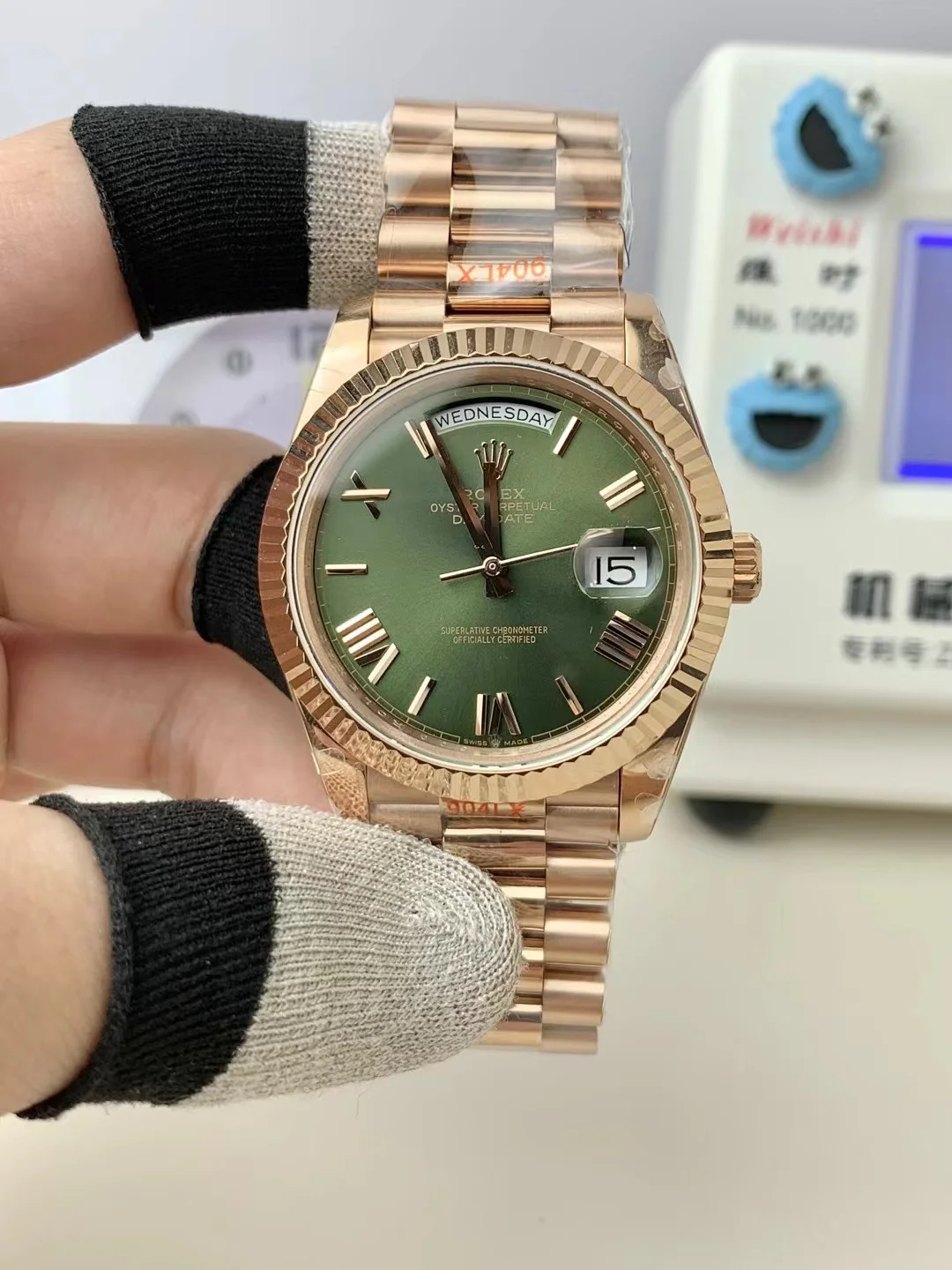 Master Copy Rolex Rose Golden Chain with Green Base