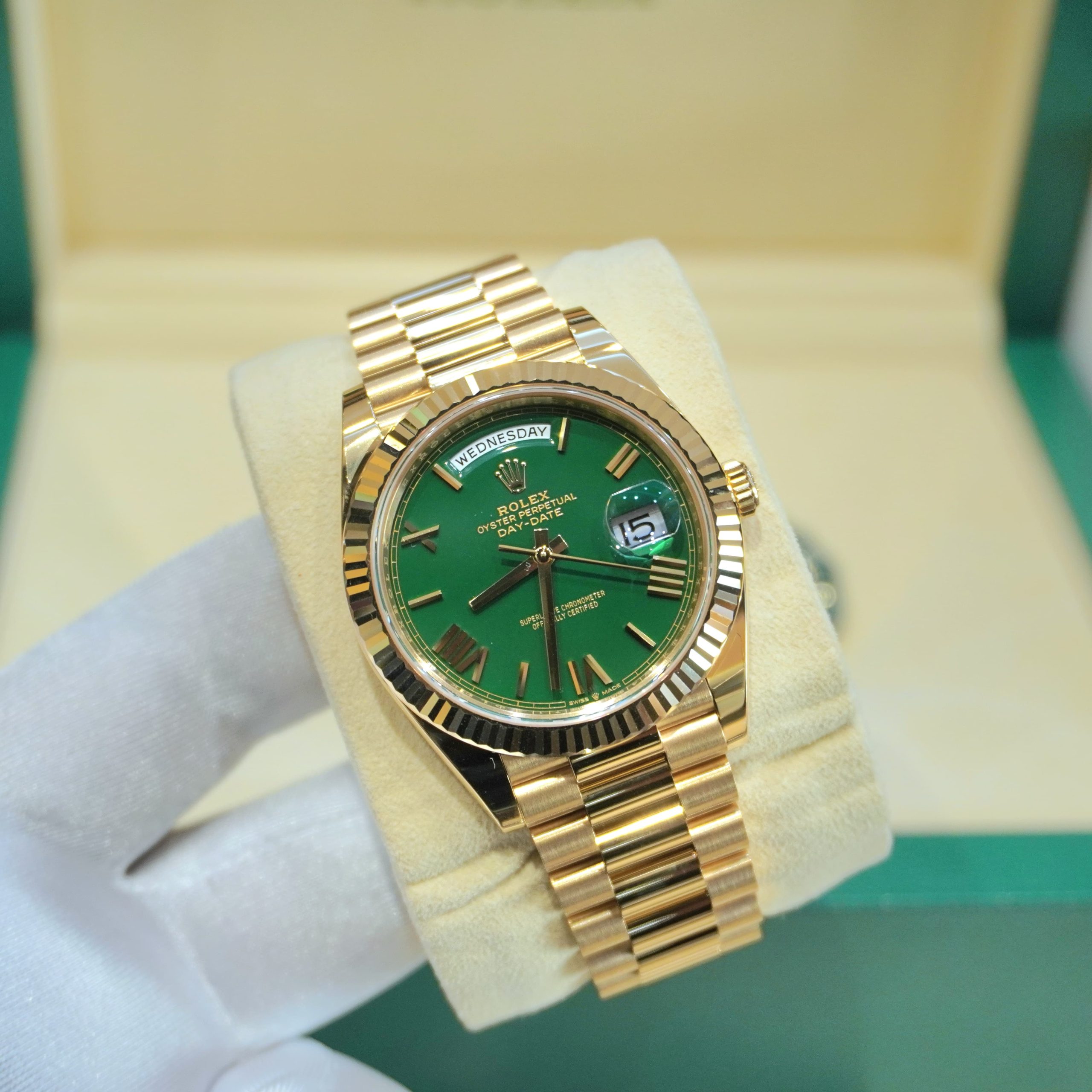 Master Copy Rolex Rose Golden Chain with Green Base